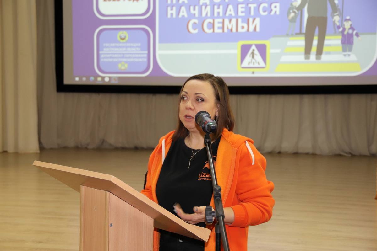 Безопасность на дорогах начинается с семьи! Безопасность на дорогах начинается с семьи!