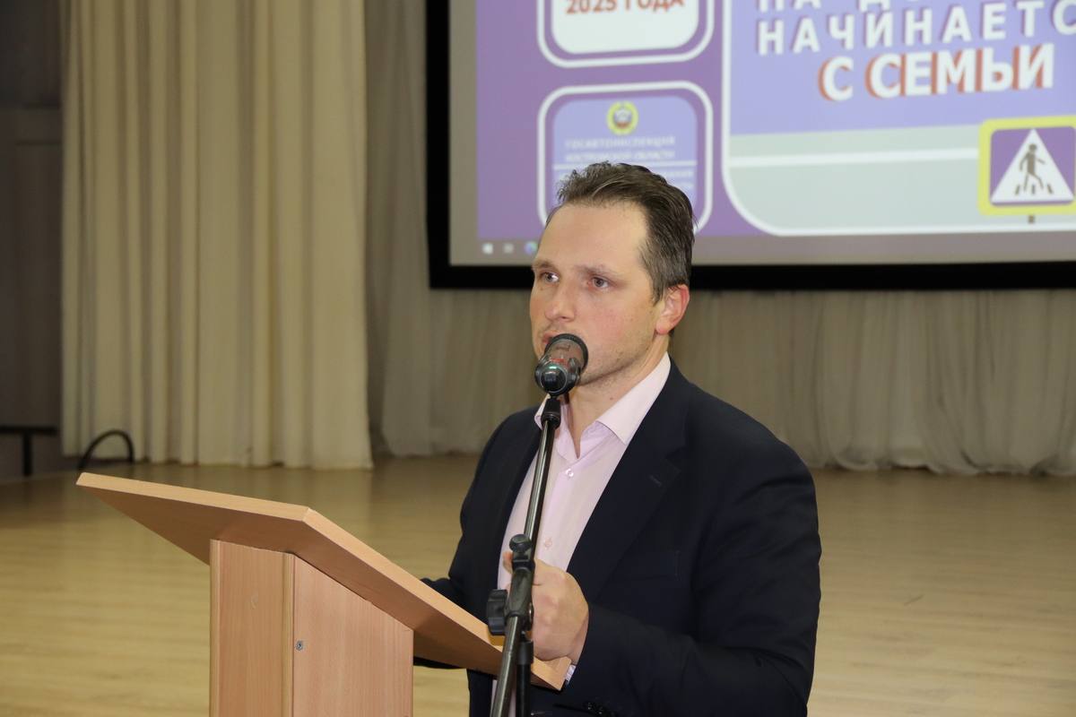 Безопасность на дорогах начинается с семьи! Безопасность на дорогах начинается с семьи!