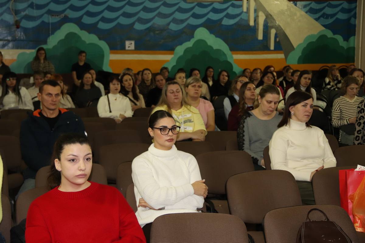 Безопасность на дорогах начинается с семьи! Безопасность на дорогах начинается с семьи!