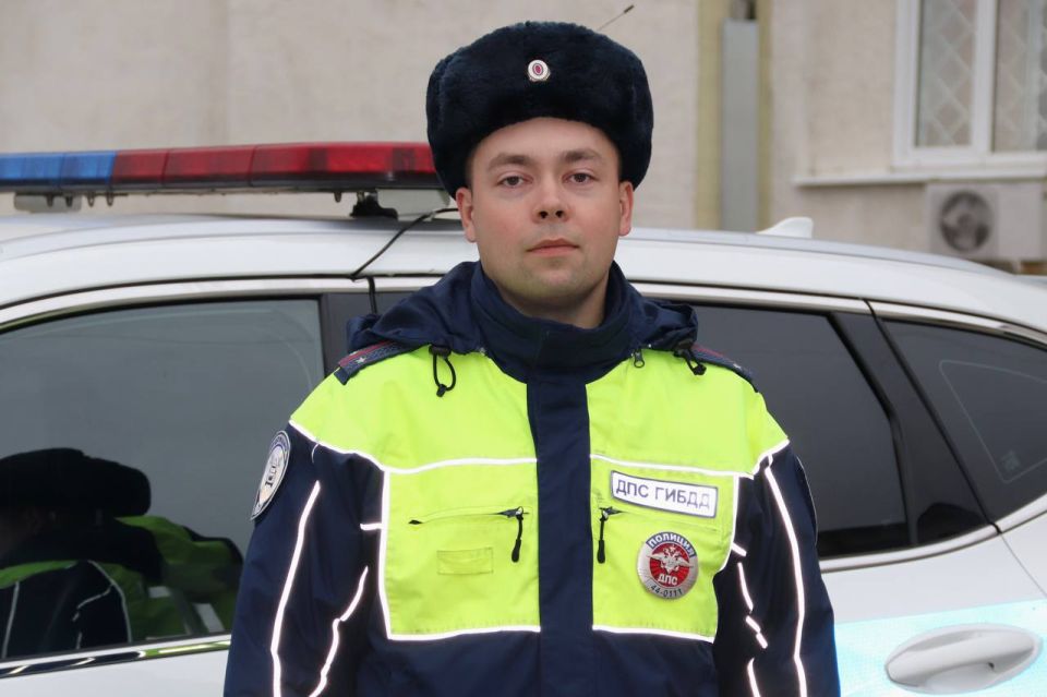 Продуктивной пятницы и хороших выходных вам желает инспектор дорожно-патрульной службы ОСВ ДПС областного управления Госавтоинспекции Денис Лебедев