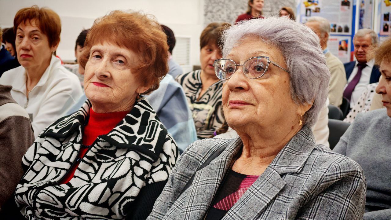 Алексей Смирнов: Поздравил с наступающим Днём матери костромичек, чьи сыновья выполняют свой воинский долг в зоне специальной военной операции Алексей Смирнов: Поздравил с наступающим Днём матери костромичек, чьи сыновья выполняют свой воинский долг в зоне специальной военной операции