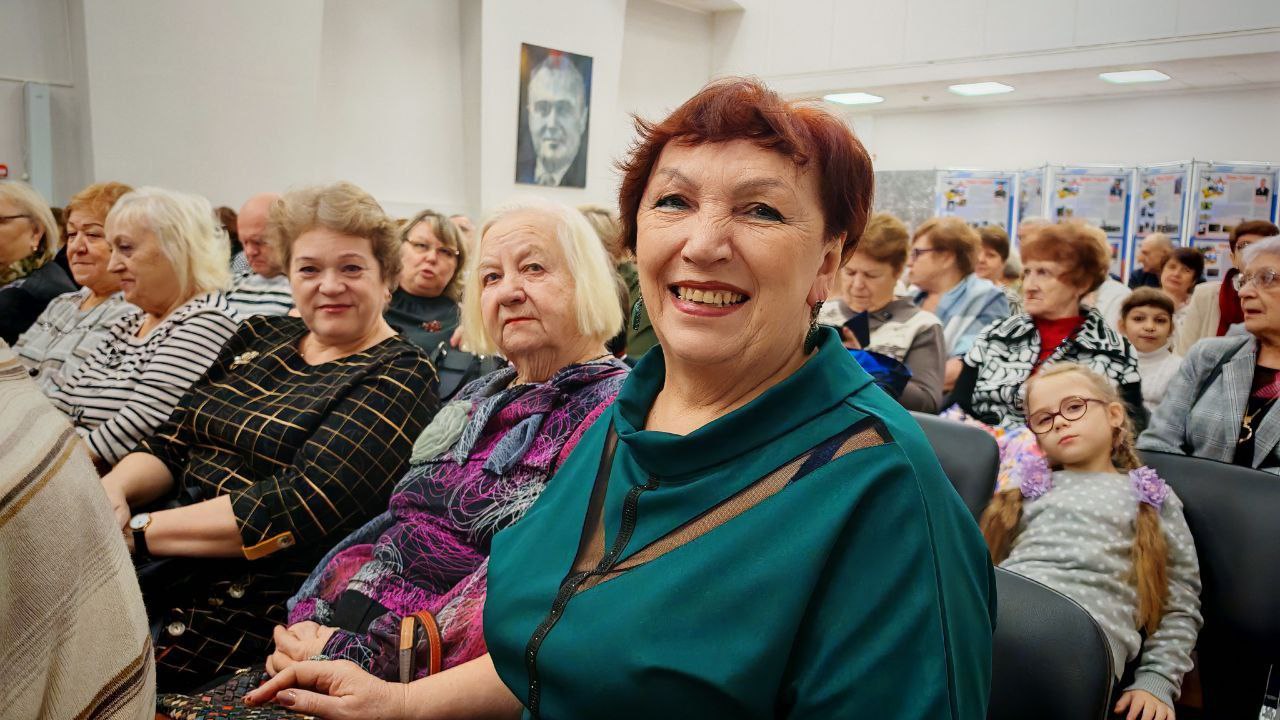 Алексей Смирнов: Поздравил с наступающим Днём матери костромичек, чьи сыновья выполняют свой воинский долг в зоне специальной военной операции Алексей Смирнов: Поздравил с наступающим Днём матери костромичек, чьи сыновья выполняют свой воинский долг в зоне специальной военной операции