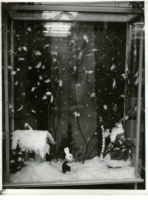 Настоящая новогодняя сказка: как витрины магазинов создавали волшебство