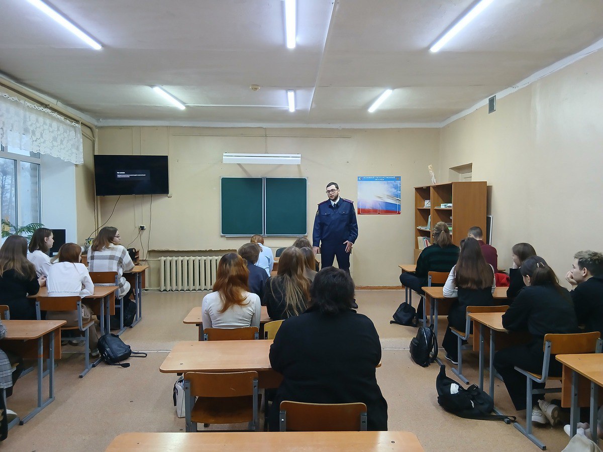 Следователь межрайонного следственного отдела провел встречу с учащимися школы в поселке Островское Следователь межрайонного следственного отдела провел встречу с учащимися школы в поселке Островское