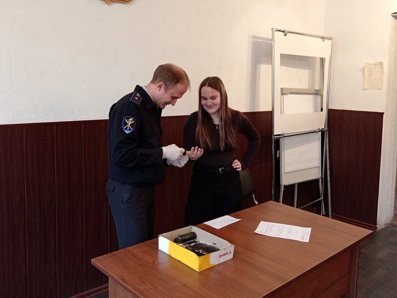 В районах Костромской области юные жители региона в рамках акции «Школа полиции» знакомятся с работой органов внутренних дел В районах Костромской области юные жители региона в рамках акции «Школа полиции» знакомятся с работой органов внутренних дел