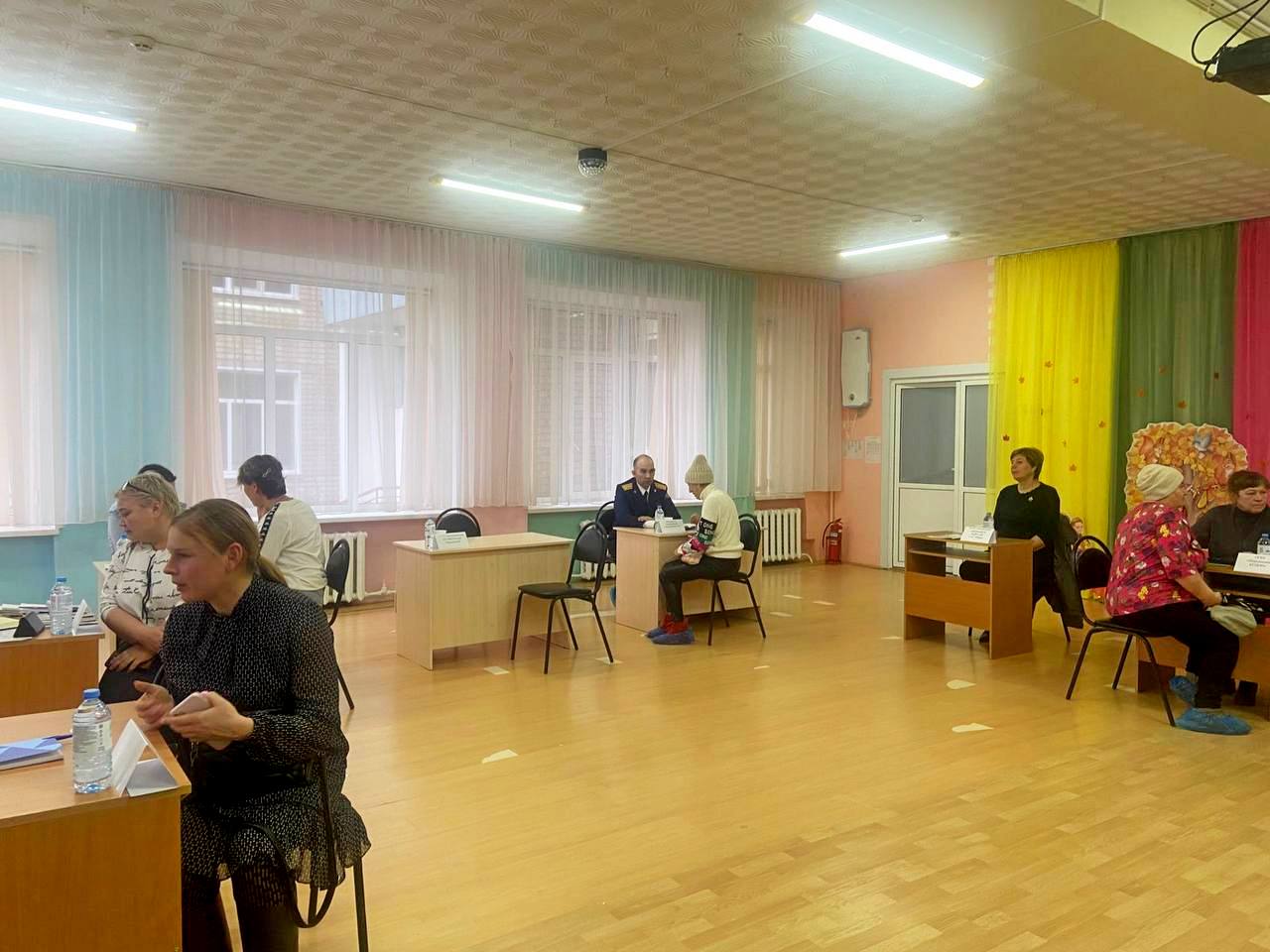 В рамках проведения Всероссийского дня правовой помощи детям заместитель руководителя Шарьинского МСО регионального СК принял участие в ряде встреч с несовершеннолетними и родителями В рамках проведения Всероссийского дня правовой помощи детям заместитель руководителя Шарьинского МСО регионального СК принял участие в ряде встреч с несовершеннолетними и родителями