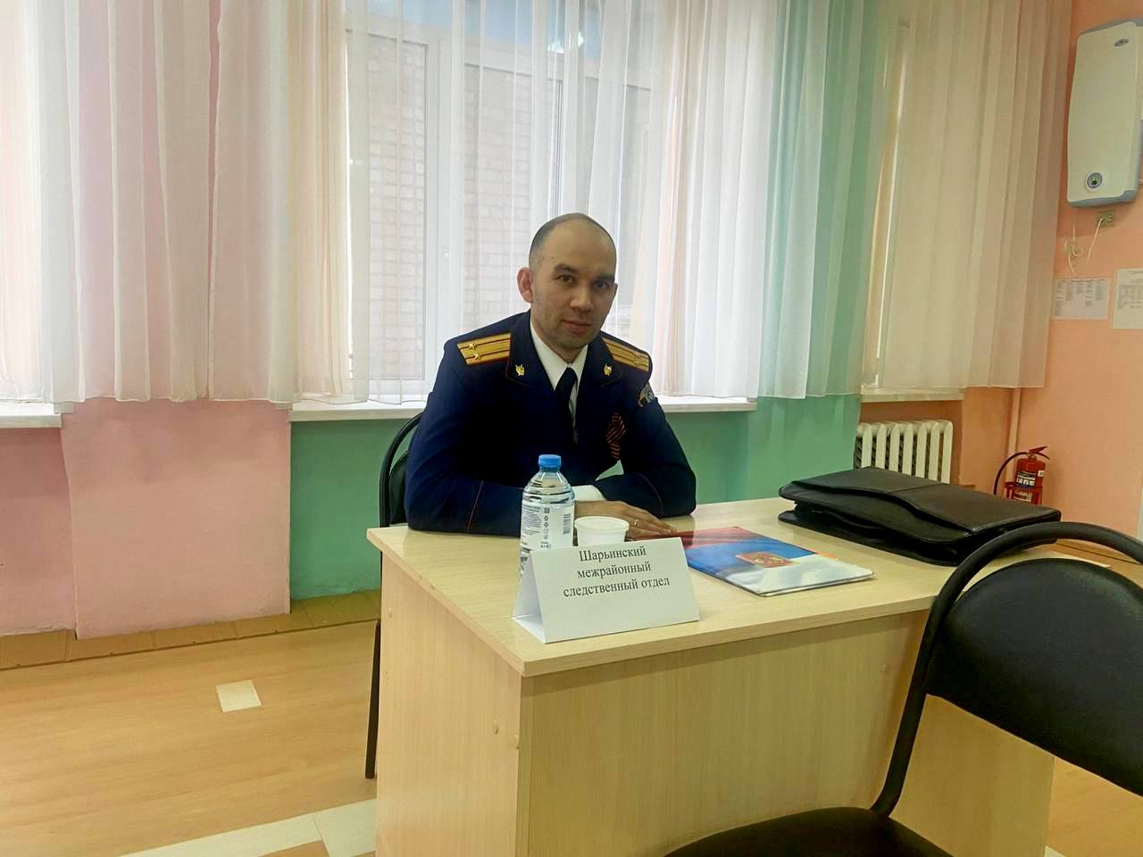 В рамках проведения Всероссийского дня правовой помощи детям заместитель руководителя Шарьинского МСО регионального СК принял участие в ряде встреч с несовершеннолетними и родителями