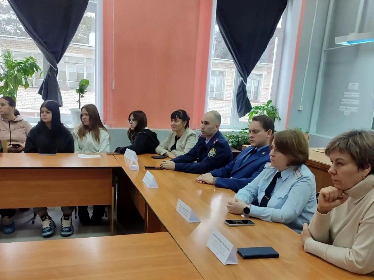 В рамках проведения Всероссийского дня правовой помощи детям заместитель руководителя Шарьинского МСО регионального СК принял участие в ряде встреч с несовершеннолетними и родителями В рамках проведения Всероссийского дня правовой помощи детям заместитель руководителя Шарьинского МСО регионального СК принял участие в ряде встреч с несовершеннолетними и родителями