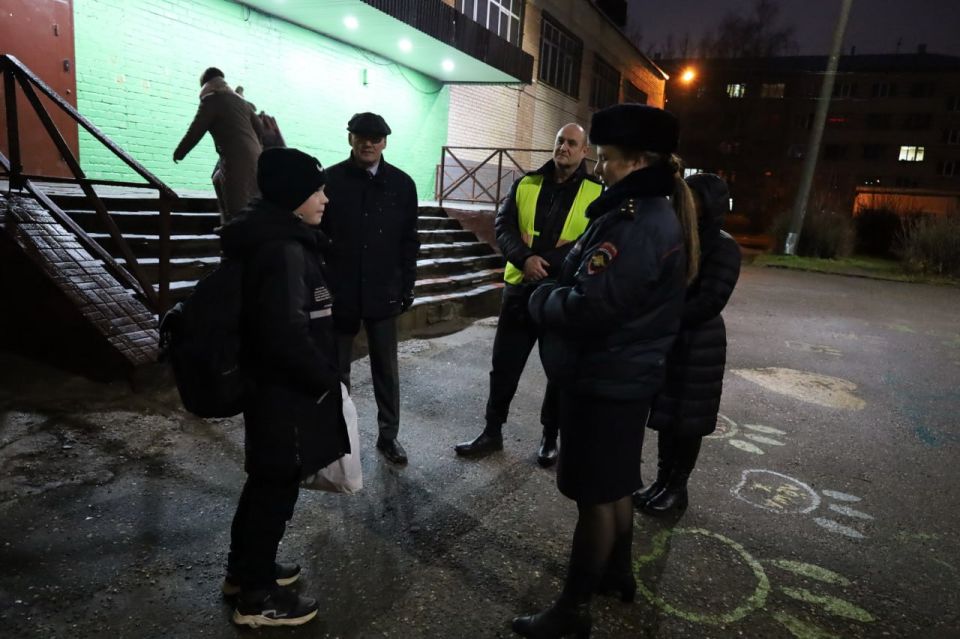 Полицейские и члены Общественного совета провели мониторинг использования школьниками светоотражающих элементов