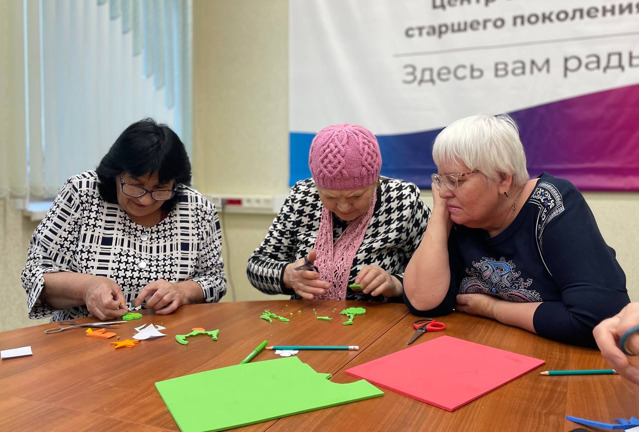 Сотрудники Госавтоинспекции и юные инспекторы движения провели встречу с участниками центра общения старшего поколения Сотрудники Госавтоинспекции и юные инспекторы движения провели встречу с участниками центра общения старшего поколения