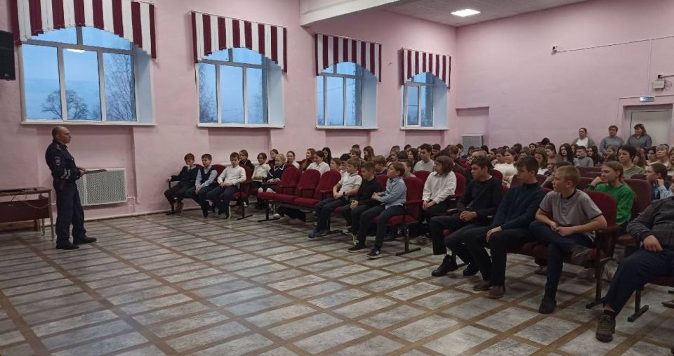 Сотрудники Вохомской Госавтоинспекции посетили Пыщугскую школу