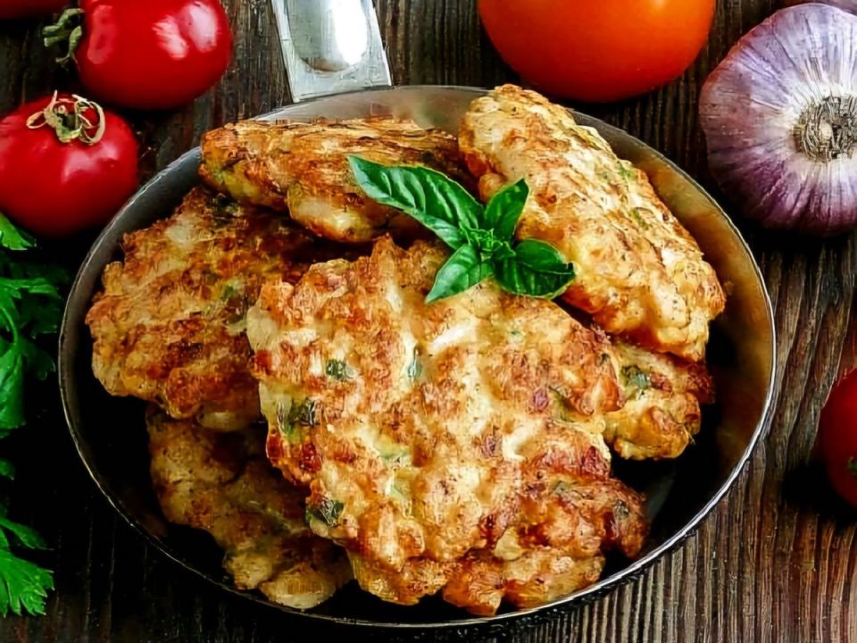 Котлеты с кукурузой: недорогой и сытный рецепт для всей семьи