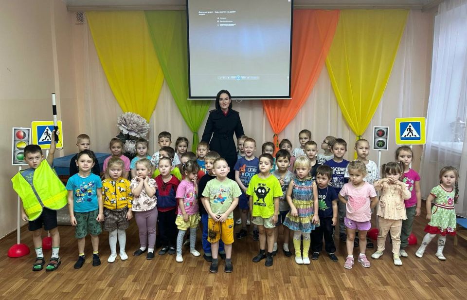 Автоинспекторы областного центра и Костромского района провели занятия с воспитанниками детских садов