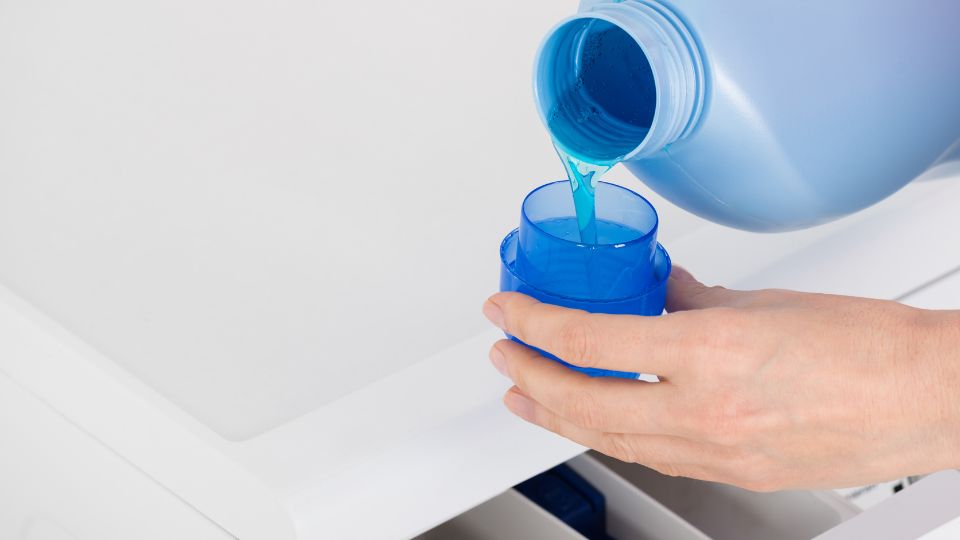 Как правильно дозировать гель для стирки, чтобы сэкономить и сохранить технику