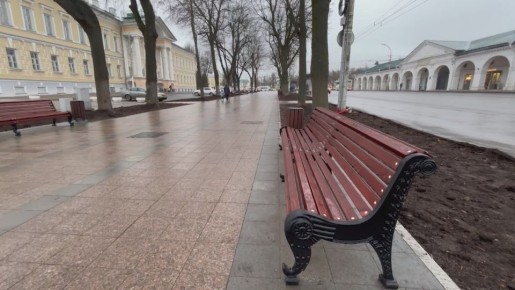 В Ботниковском сквере в Костроме появились новые лавочки