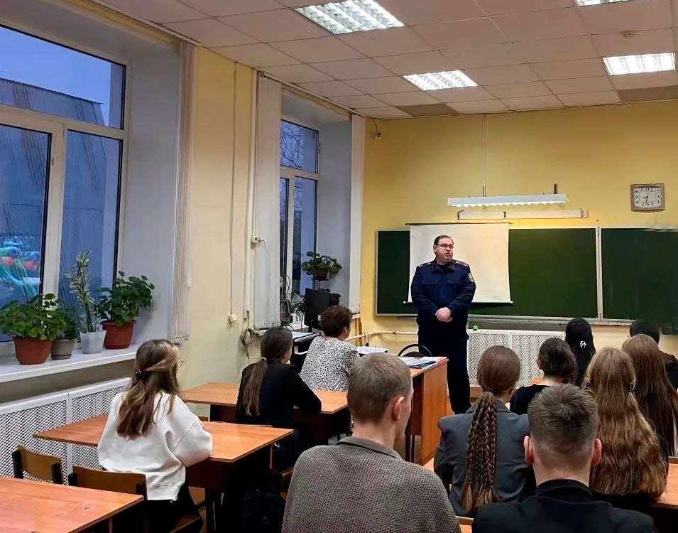 Руководитель межрайонного следственного отдела СУ СК России по Костромской области провел встречи с учащимися школ на подведомственной территории Руководитель межрайонного следственного отдела СУ СК России по Костромской области провел встречи с учащимися школ на подведомственной территории
