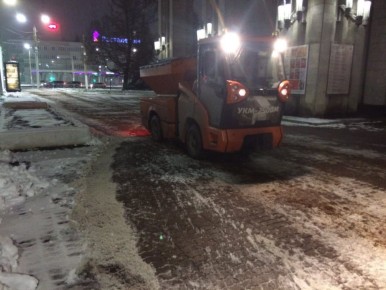Алексей Смирнов: С началом снегопада почти 30 единиц техники вышли на уборку улиц города