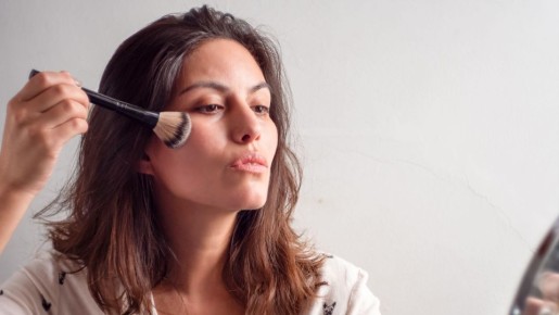 Эти 5 хитрых трюков закрепят косметику на весь день: лицо больше не поплывет