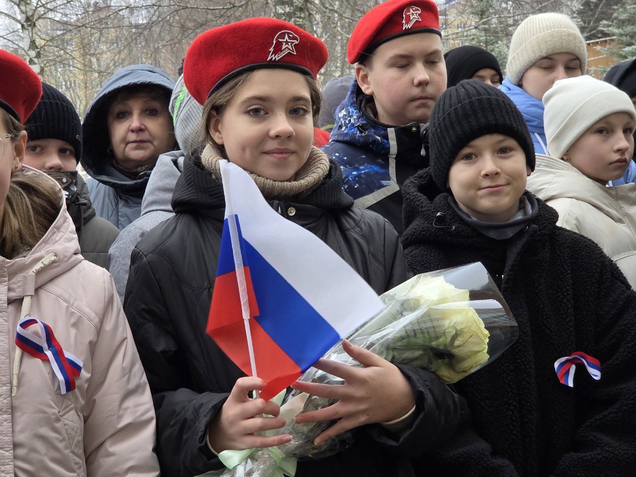 Алексей Смирнов: Поздравил школьников 24-й школы с Днем Героев Отечества Алексей Смирнов: Поздравил школьников 24-й школы с Днем Героев Отечества