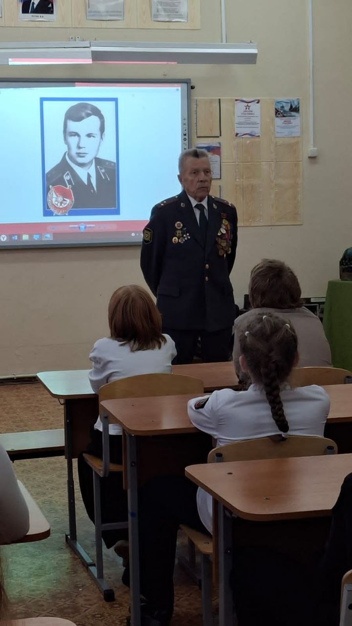 В классах правоохранительной направленности МБОУ СОШ №5 города Костромы прошли уроки мужества, посвященные Дню героев Отечества В классах правоохранительной направленности МБОУ СОШ №5 города Костромы прошли уроки мужества, посвященные Дню героев Отечества