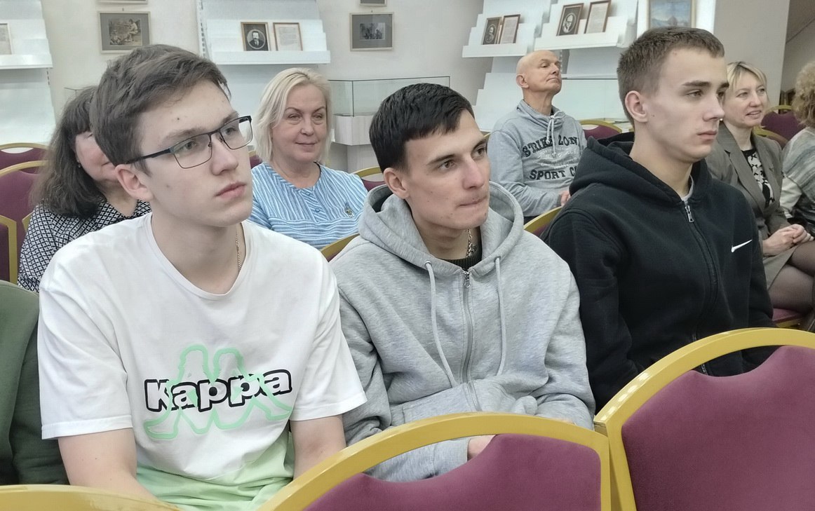 Костромские полицейские знакомят жителей региона с мошенническими схемами по вовлечению дропперов Костромские полицейские знакомят жителей региона с мошенническими схемами по вовлечению дропперов