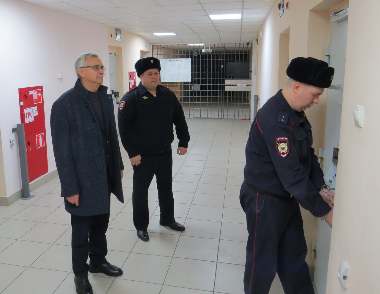 В Костроме уполномоченный по правам человека проверил работу изолятора временного содержания В Костроме уполномоченный по правам человека проверил работу изолятора временного содержания