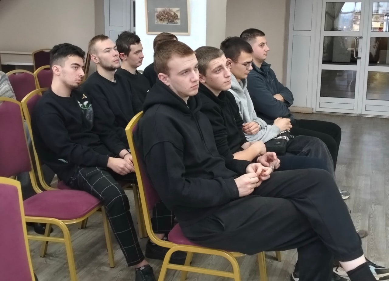 Костромские полицейские знакомят жителей региона с мошенническими схемами по вовлечению дропперов Костромские полицейские знакомят жителей региона с мошенническими схемами по вовлечению дропперов