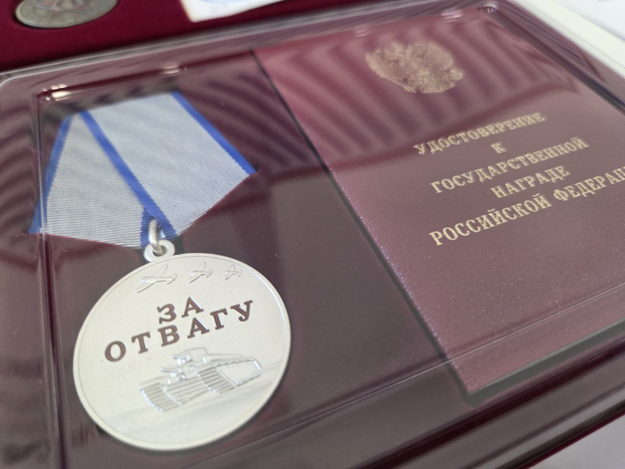 Алексей Смирнов: Сегодня в рамках событийных мероприятий в честь Дня Героев Отечества вручили родственникам погибших военнослужащих государственные награды Алексей Смирнов: Сегодня в рамках событийных мероприятий в честь Дня Героев Отечества вручили родственникам погибших военнослужащих государственные награды