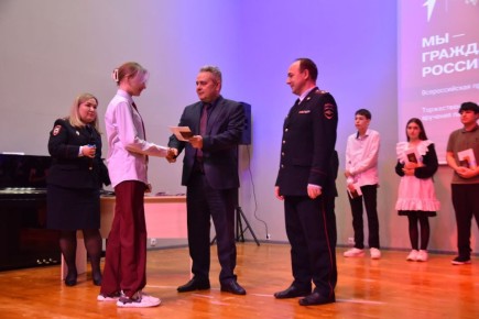 Алексей Смирнов: Сегодня больше 70 школьников Костромы в торжественной обстановке получили свои первые взрослые документы – паспорта