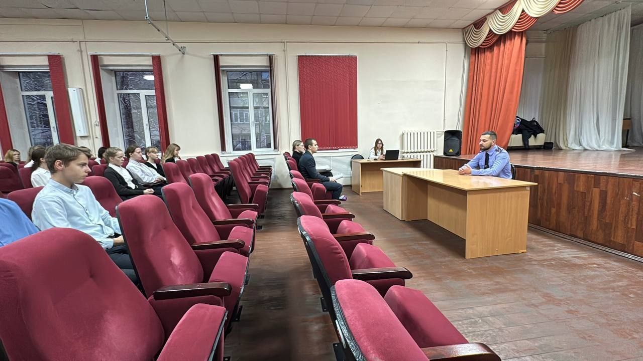 Заместитель руководителя межрайонного следственного отдела совместно со студентами юридического факультета КГУ провел профилактическое занятие для старшеклассников Заместитель руководителя межрайонного следственного отдела совместно со студентами юридического факультета КГУ провел профилактическое занятие для старшеклассников