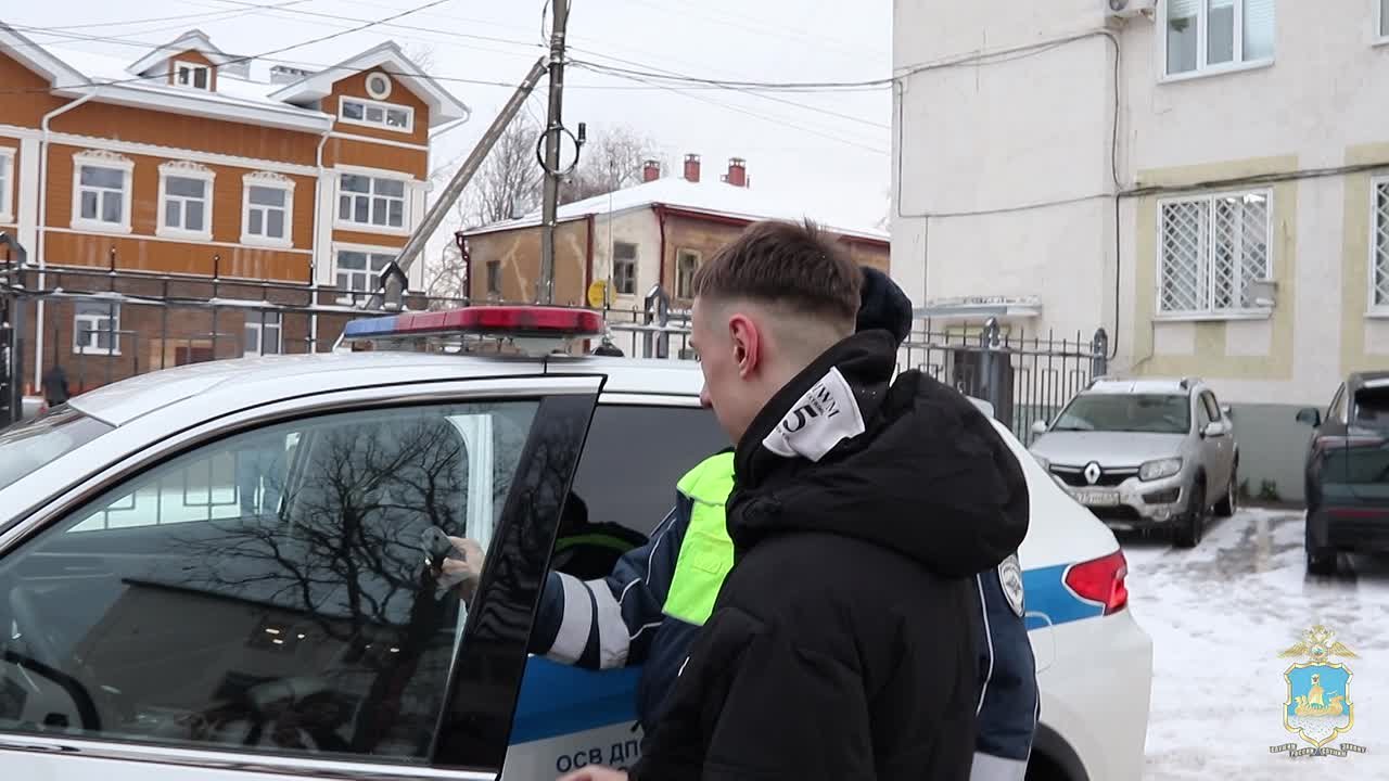 В Костроме студенты-юристы познакомились с работой сотрудников Госавтоинспекции