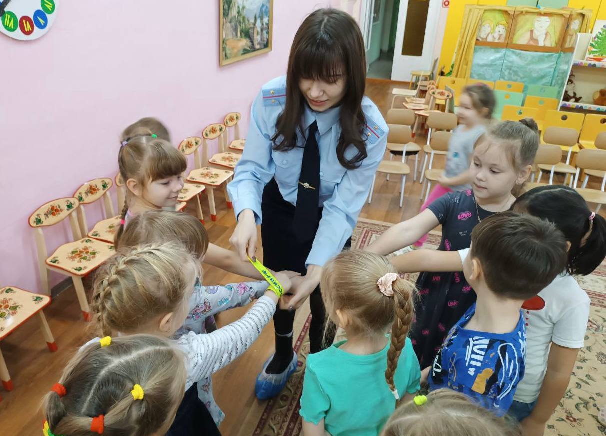 Дорожные знаки и пешеходные переходы: сотрудники областного управления Госавтоинспекции в гостях у дошколят Дорожные знаки и пешеходные переходы: сотрудники областного управления Госавтоинспекции в гостях у дошколят