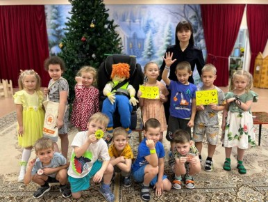 Дорожные знаки и пешеходные переходы: сотрудники областного управления Госавтоинспекции в гостях у дошколят