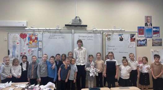 Школьники Костромы учатся строить безопасный маршрут: совместные занятия автоинспекторов и студентовволонтёров