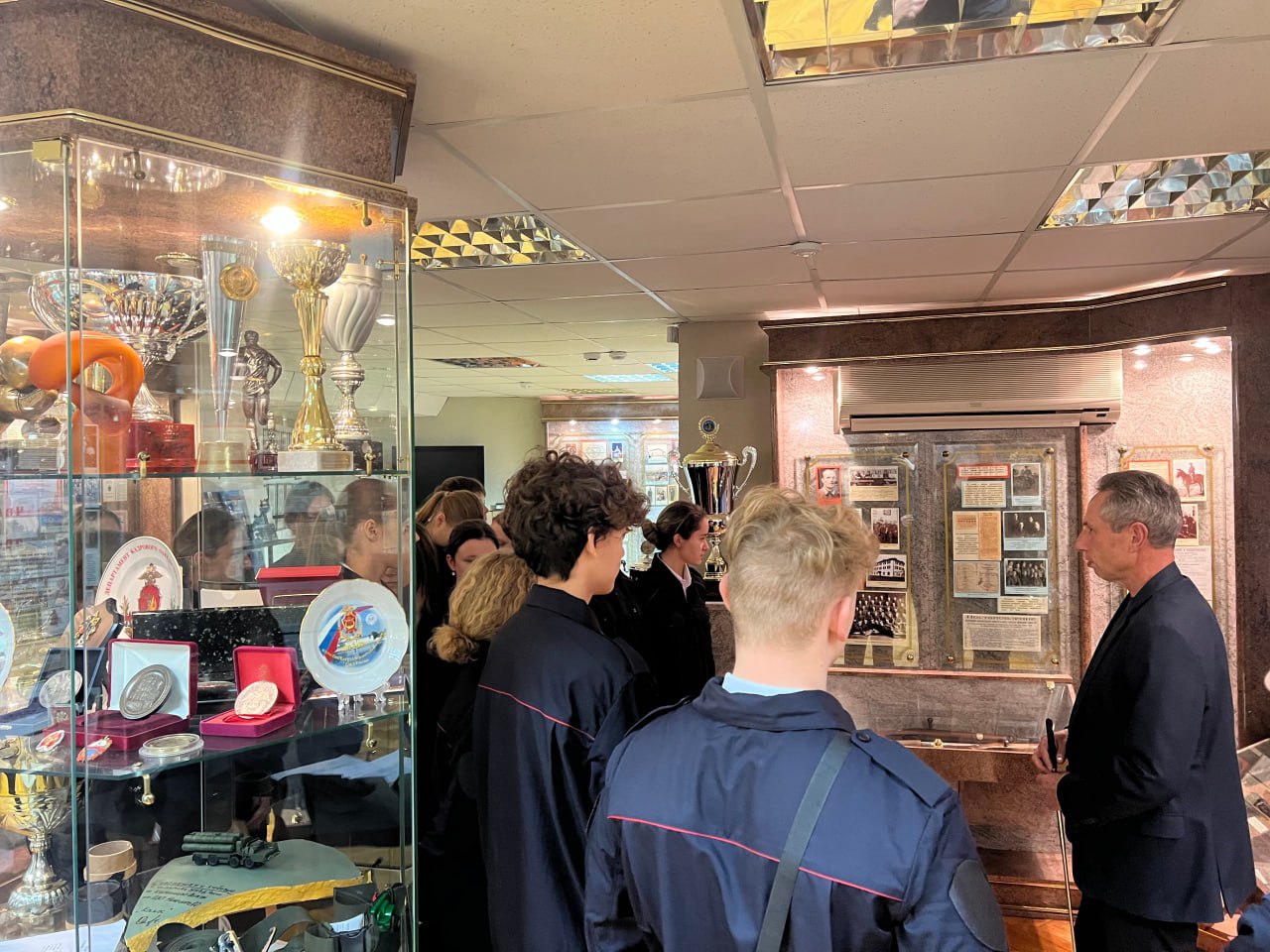 Костромские полицейские провели для школьников выездной урок истории Костромские полицейские провели для школьников выездной урок истории