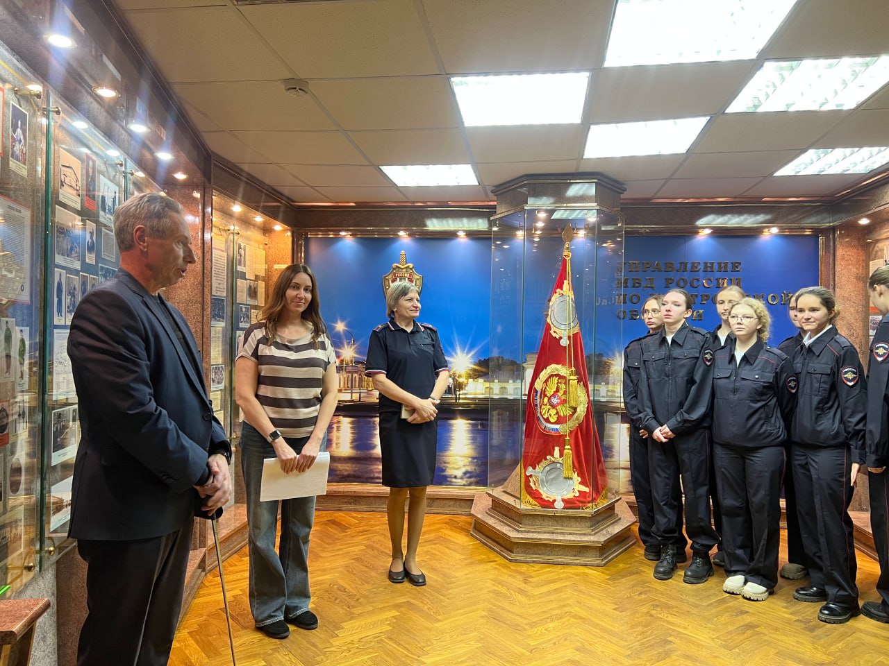 Костромские полицейские провели для школьников выездной урок истории Костромские полицейские провели для школьников выездной урок истории