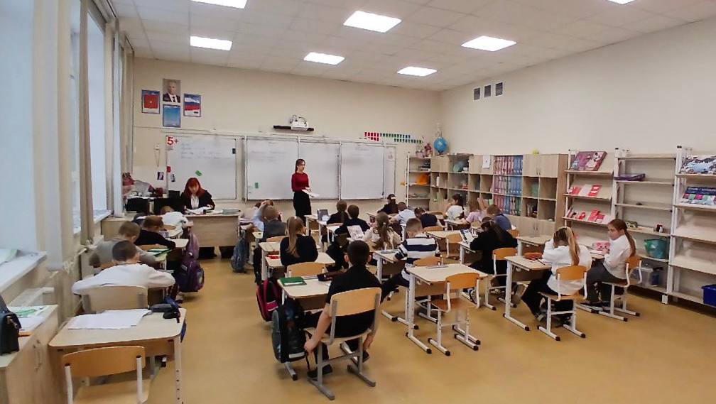 Школьники Костромы учатся строить безопасный маршрут: совместные занятия автоинспекторов и студентовволонтёров Школьники Костромы учатся строить безопасный маршрут: совместные занятия автоинспекторов и студентовволонтёров