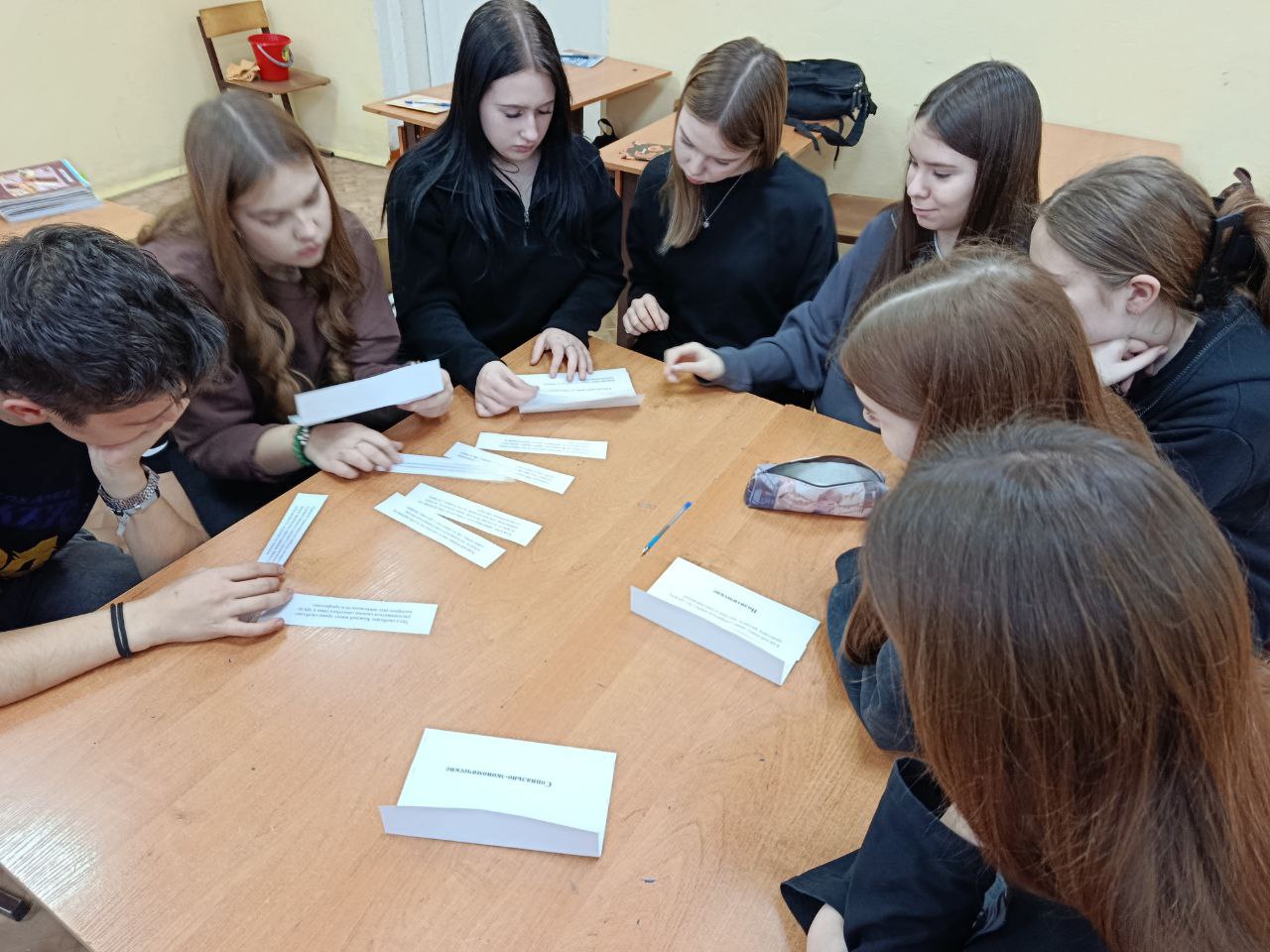 В рамках празднования Дня Конституции Российской Федерации для старшеклассников Костромы и Кологривского округа прошли тематические интеллектуальные игры В рамках празднования Дня Конституции Российской Федерации для старшеклассников Костромы и Кологривского округа прошли тематические интеллектуальные игры