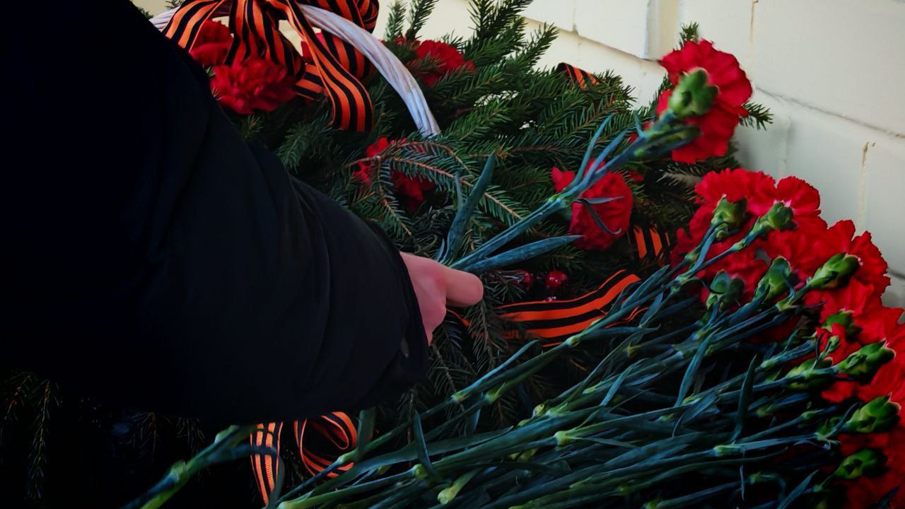 Алексей Смирнов: Вторая памятная доска появилась на фасаде 1-й спортивной школы Алексей Смирнов: Вторая памятная доска появилась на фасаде 1-й спортивной школы