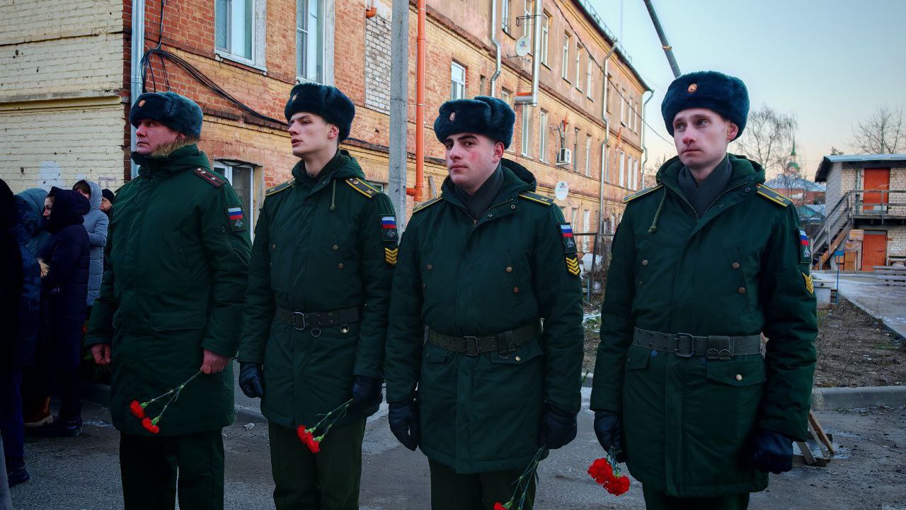 Алексей Смирнов: Вторая памятная доска появилась на фасаде 1-й спортивной школы Алексей Смирнов: Вторая памятная доска появилась на фасаде 1-й спортивной школы