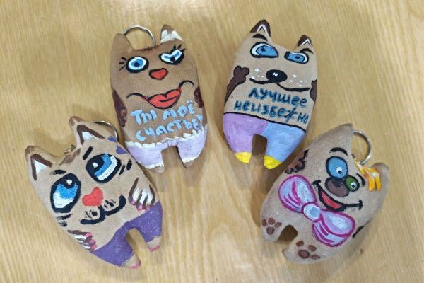 Сотрудников костромского УФСИН научили делать брелоки с добрыми котиками