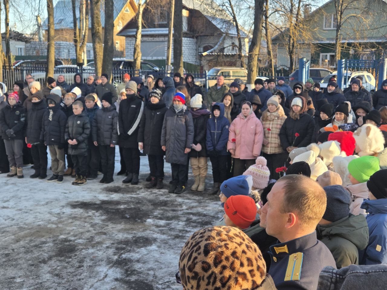 Алексей Смирнов: Памяти наших героев. В рамках декады мероприятий, приуроченных к Дню Героев Отечества, в Костроме увековечили имена ещё двух военнослужащих Алексей Смирнов: Памяти наших героев. В рамках декады мероприятий, приуроченных к Дню Героев Отечества, в Костроме увековечили имена ещё двух военнослужащих