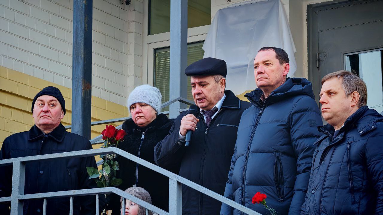 Алексей Смирнов: Вторая памятная доска появилась на фасаде 1-й спортивной школы Алексей Смирнов: Вторая памятная доска появилась на фасаде 1-й спортивной школы