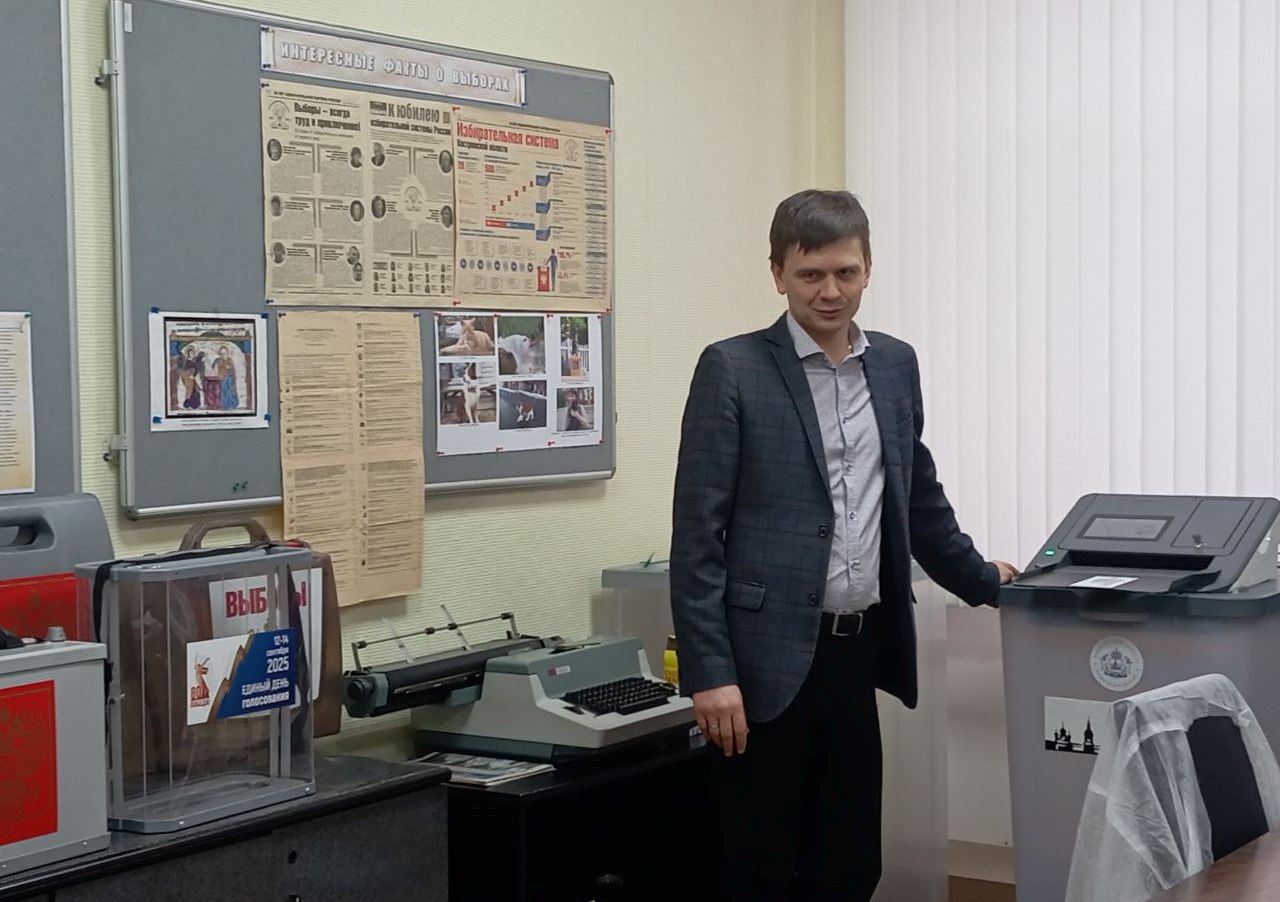 В День Конституции Российской Федерации избирательную комиссию Костромской области посетили студенты Волгореченского промышленного техникума В День Конституции Российской Федерации избирательную комиссию Костромской области посетили студенты Волгореченского промышленного техникума