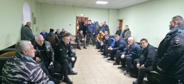 Автоинспекторы Костромы провели встречу с водителями скорой помощи