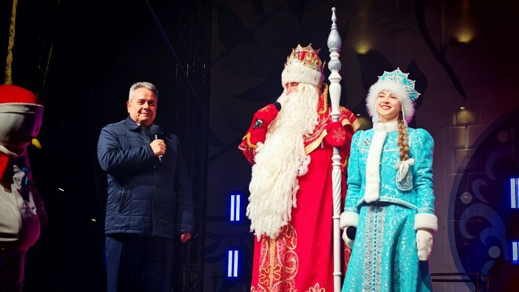 Алексей Смирнов: В Костроме дан старт новогодним мероприятиям Алексей Смирнов: В Костроме дан старт новогодним мероприятиям