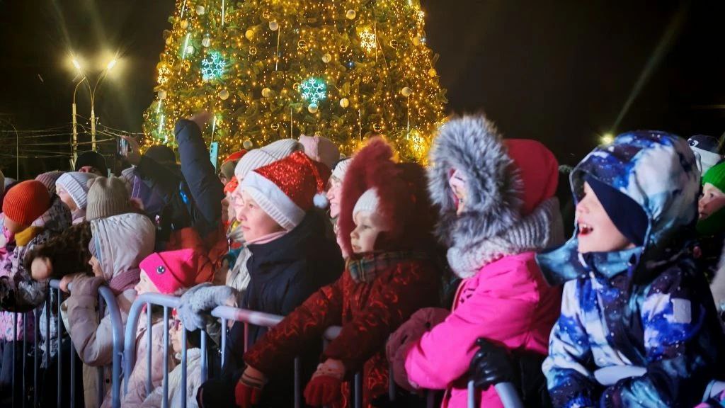 Алексей Смирнов: В Костроме дан старт новогодним мероприятиям Алексей Смирнов: В Костроме дан старт новогодним мероприятиям