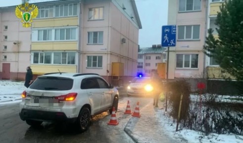 Иномарка наехала на 3-летнюю девочку в Костроме