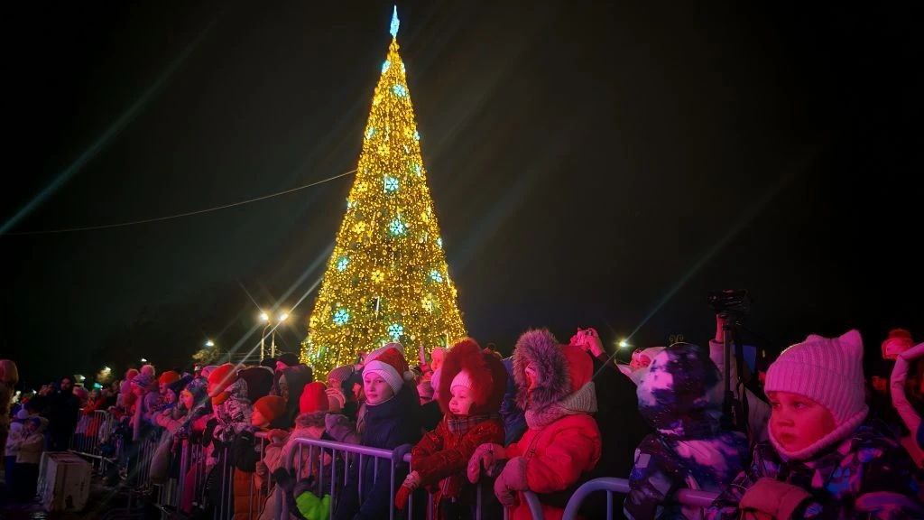 Алексей Смирнов: В Костроме дан старт новогодним мероприятиям Алексей Смирнов: В Костроме дан старт новогодним мероприятиям