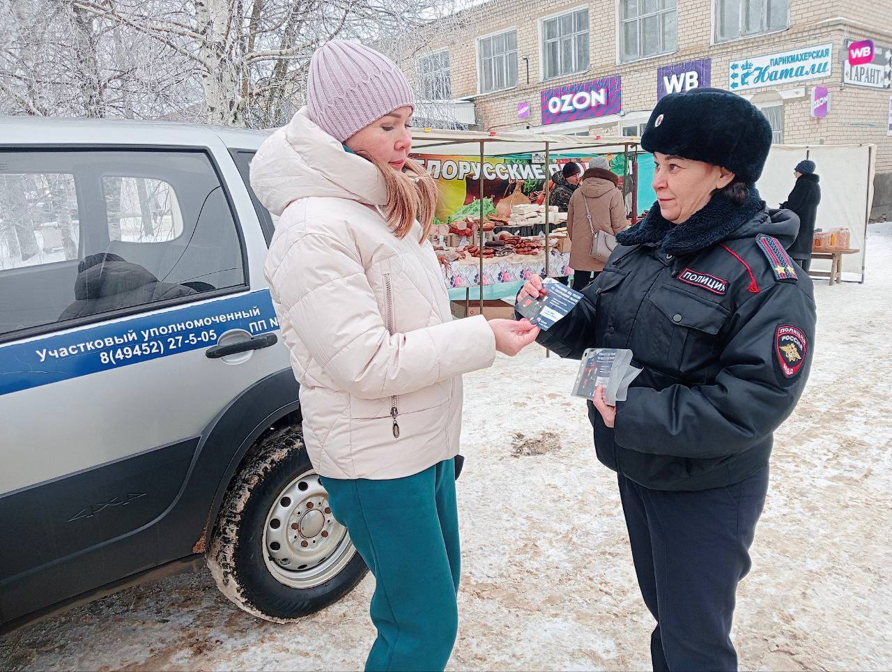 В п. Пыщуг сотрудники полиции проводят профориентационные беседы